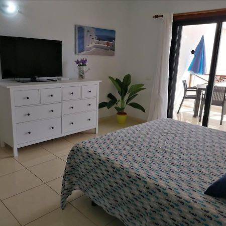 Large Studio Apartment With Lovely Terrace And Wifi Los Cristianos  Kültér fotó